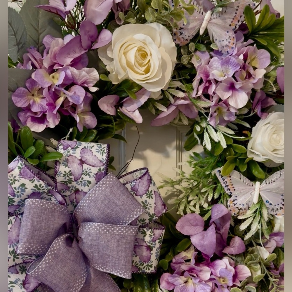 Elegant Purple and White Floral Wreath